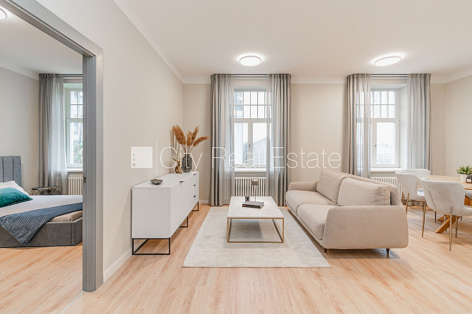 Renovēta māja, ir lifts, guļamistabu skaits 1 gab., studio tipa, virtuve apvienota ar Rīga - foto 1