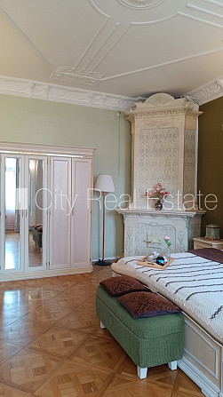 Fasādes māja, renovēta māja, ir lifts, kāpņu telpa pēc kapitālā remonta, balkons, logi Rīga - foto 13