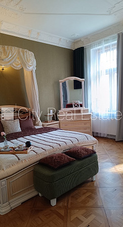 Fasādes māja, renovēta māja, ir lifts, kāpņu telpa pēc kapitālā remonta, balkons, logi Rīga - foto 9