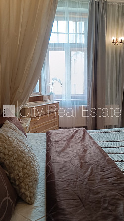 Fasādes māja, renovēta māja, ir lifts, kāpņu telpa pēc kapitālā remonta, balkons, logi Rīga - foto 12