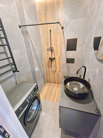 Jaunceltne, fasādes māja, ieeja no ielas, ir lifts, kāpņu telpa pēc kapitālā remonta, logi Rīga - foto 3