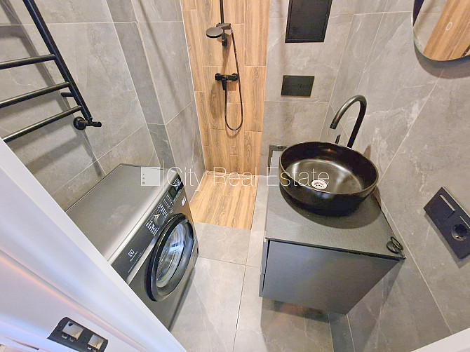 Jaunceltne, fasādes māja, ieeja no ielas, ir lifts, kāpņu telpa pēc kapitālā remonta, logi Rīga - foto 4