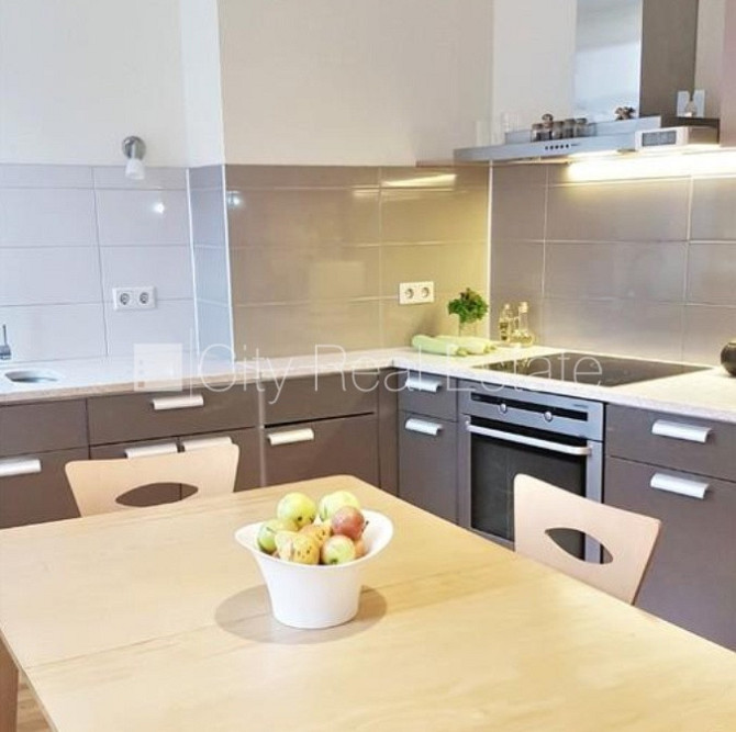 Fasādes māja, renovēta māja, slēgta teritorija, teritorijas iebrauktuves vārti aprīkoti ar Rīga - foto 11