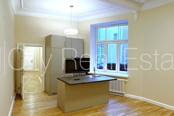 Restaurēta māja, iežogota teritorija, slēgta teritorija, apsargāta teritorija, objektu Rīga - foto 5