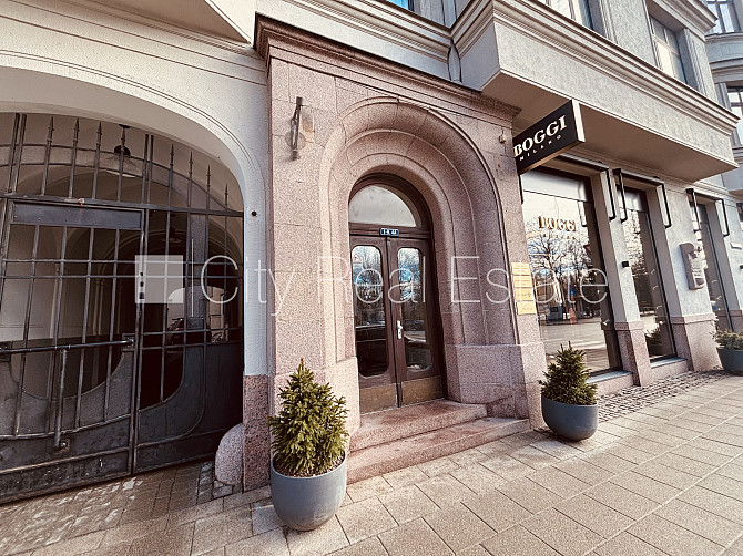Namīpašums, ir lifts, kāpņu telpa pēc kapitālā remonta, logi vērsti uz pagalma pusi, logi Rīga - foto 2