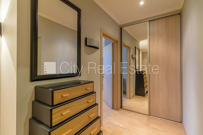 Renovēta māja, ieeja no pagalma, luksuss apartamenti , ir lifts, kāpņu telpa pēc kapitālā Rīga - foto 8