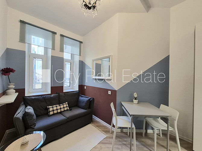 Renovēta māja, beletāža, ir lifts, kāpņu telpa pēc kapitālā remonta, viena istaba Rīga - foto 4