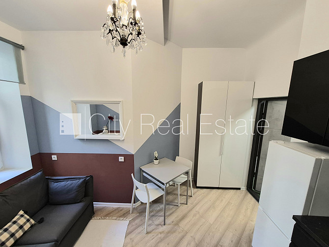Renovēta māja, beletāža, ir lifts, kāpņu telpa pēc kapitālā remonta, viena istaba Rīga - foto 3