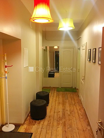 Fasādes māja, renovēta māja, labiekārtots apzaļumots pagalms, slēgts pagalms, ieeja no Rīga - foto 17