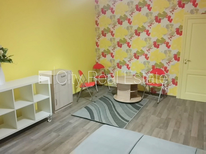 Fasādes māja, renovēta māja, labiekārtots apzaļumots pagalms, slēgts pagalms, ieeja no Rīga - foto 7