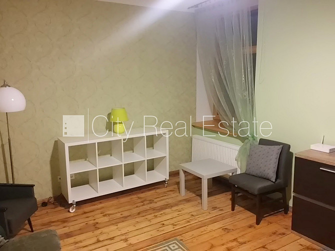 Fasādes māja, renovēta māja, labiekārtots apzaļumots pagalms, slēgts pagalms, ieeja no Rīga - foto 10