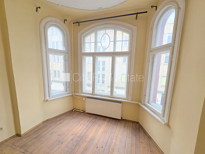 Fasādes māja, renovēta māja, slēgts pagalms, iespēja nomāt autostāvvietu, ieeja no ielas, Rīga - foto 7