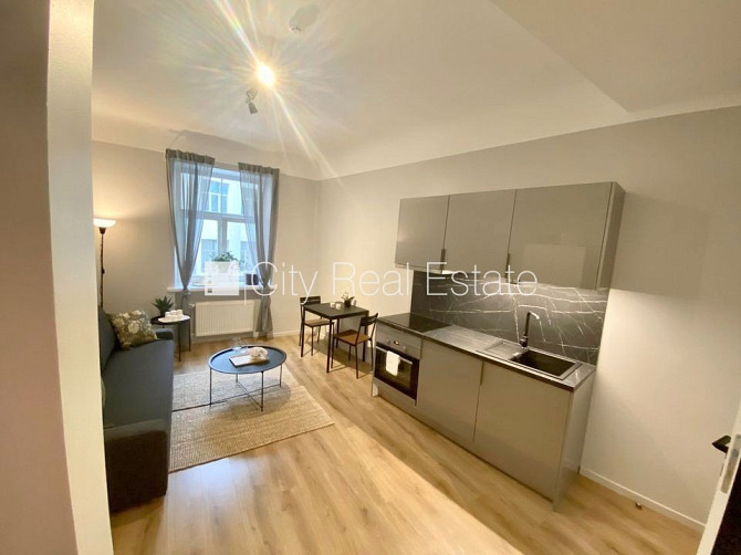 Fasādes māja, renovēta māja, slēgts pagalms, ieeja no ielas, ir lifts, kāpņu telpa pēc Rīga - foto 2