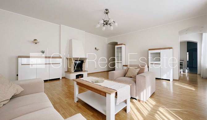 Renovēta māja, slēgts pagalms, kāpņu telpa pēc kapitālā remonta, balkons, sauna, logi Rīga - foto 1