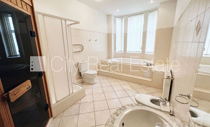 Renovēta māja, slēgts pagalms, kāpņu telpa pēc kapitālā remonta, balkons, sauna, logi Rīga - foto 9