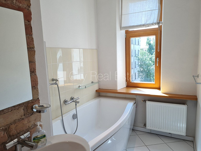 Fasādes māja, slēgts pagalms, ir lifts, balkons, logi vērsti mājas abās pusēs, istabas Rīga - foto 8