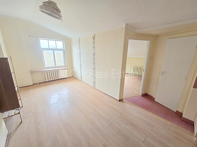 Pagalma ēka, renovēta māja, slēgts pagalms, vieta automašīnai, ieeja no pagalma, mansards, Rīga - foto 1