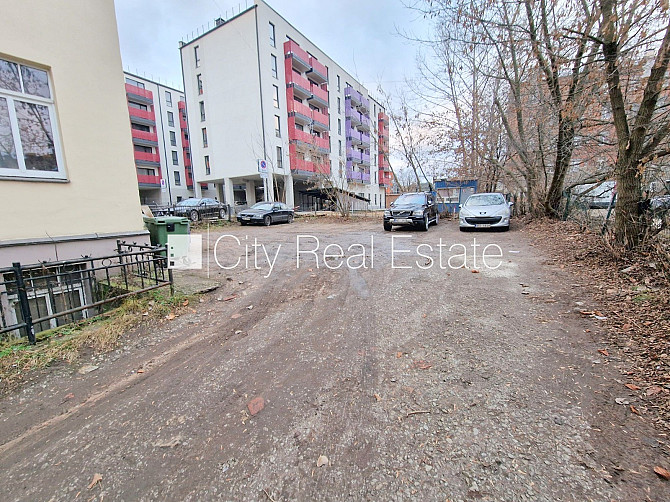 Pagalma ēka, renovēta māja, slēgts pagalms, vieta automašīnai, ieeja no pagalma, mansards, Rīga - foto 19