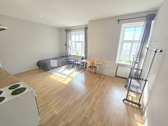 Fasādes māja, renovēta māja, labiekārtots apzaļumots pagalms, slēgts pagalms, ieeja no Rīga - foto 6