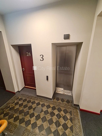 Pagalma ēka, renovēta māja, slēgts pagalms, ieeja no ielas un pagalma, ir lifts, kāpņu telpa Rīga - foto 19