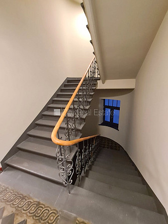 Pagalma ēka, renovēta māja, slēgts pagalms, ieeja no ielas un pagalma, ir lifts, kāpņu telpa Rīga - foto 20