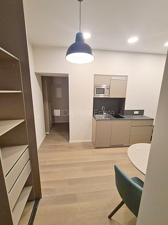 Pagalma ēka, renovēta māja, slēgts pagalms, ieeja no ielas un pagalma, ir lifts, kāpņu telpa Rīga - foto 13