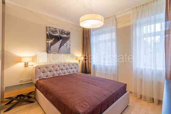 Реновированный дом, вход со двора, апартаменты люкс, лифт, лестничная клетка Рига