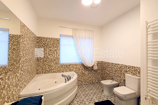 Renovēta māja, labiekārtots apzaļumots pagalms, iežogota teritorija, terase, veranda, Jūrmala - foto 10