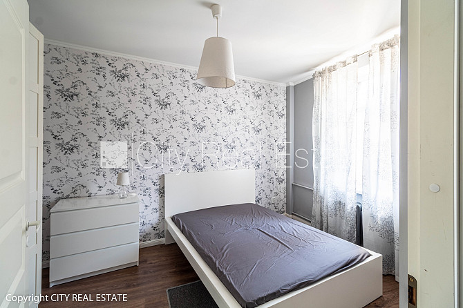 Slēgts pagalms, kāpņu telpa pēc kosmētiskā remonta, logi vērsti uz pagalma pusi, virtuve, Rīga - foto 3