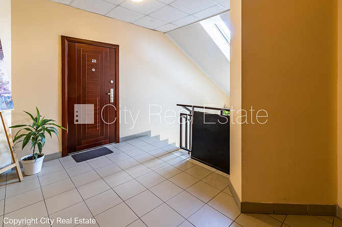 Pagalma ēka, slēgts pagalms, vieta automašīnai, ieeja no pagalma, mansards, ir lifts, plašs Rīgas rajons - foto 15
