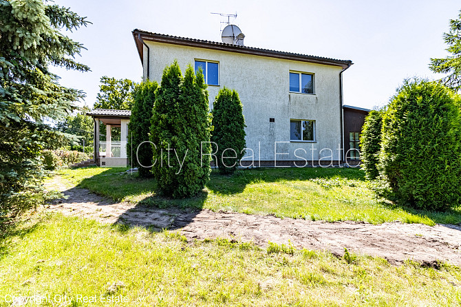 Zeme īpašumā, privātmāja, zaļā teritorija 2600 m2, slēgts pagalms, vieta automašīnai, Jūrmala - foto 1
