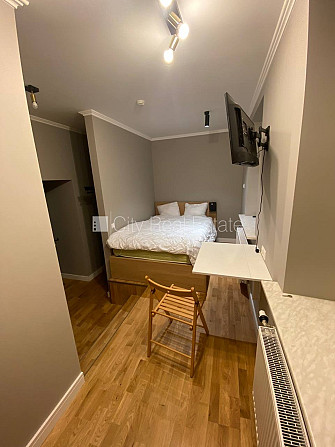 Fasādes māja, ieeja no ielas, kāpņu telpa pēc kapitālā remonta, logi vērsti uz pagalma Rīga - foto 16