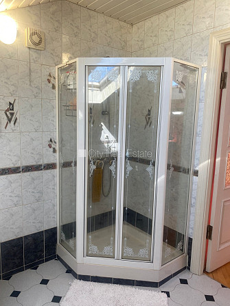 Fasādes māja, slēgts pagalms, vieta automašīnai, ir lifts, balkons, sauna, logi vērsti mājas Rīga - foto 13