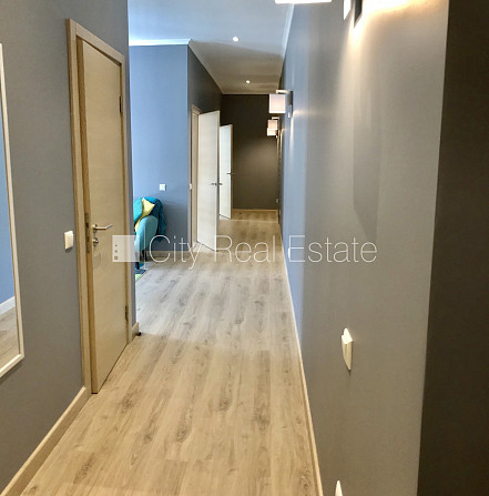 Renovēta māja, slēgts pagalms, teritorijas iebrauktuves vārti aprīkoti ar automatizētu Rīga - foto 19