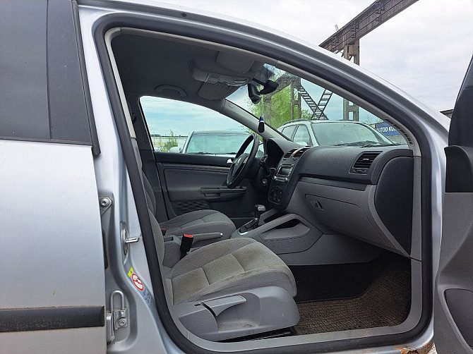 Volkswagen Golf Comfortline ATM 1.6 85kW Tallina - foto 6