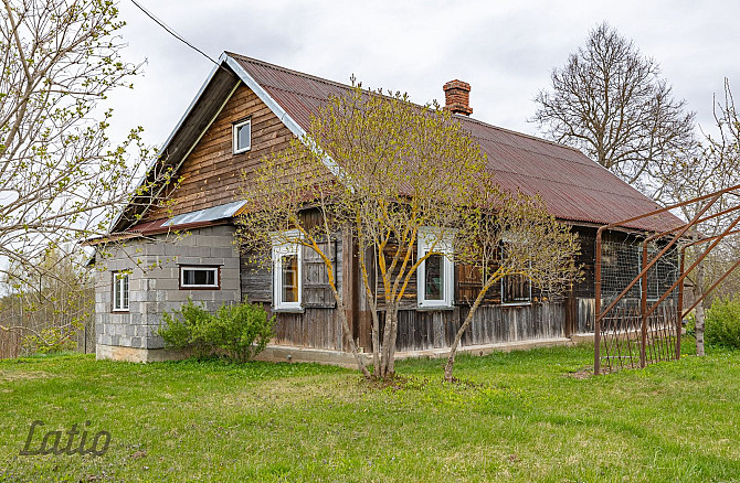 Pārdod sakoptu lauku māju (vasarnīcu) ar kopējo platību 99,2 m2 un zemi 0,5ha, 