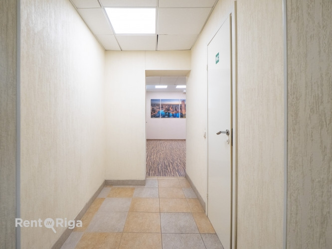 Pārdod biroja telpas ar atsevišķu ieeju!  Piedāvājumā funkcionālas un daudzpusīgas biroja Rīga - foto 14