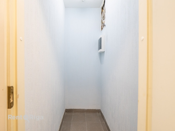 Pārdod biroja telpas ar atsevišķu ieeju!  Piedāvājumā funkcionālas un daudzpusīgas biroja Rīga - foto 18