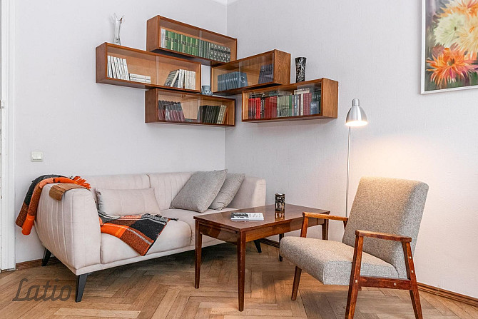 Piedāvājam ilgtermiņa īrei 3 istabu dzīvokli pilsētas centrā ar ērtu un labi attīstītu Rīga - foto 1