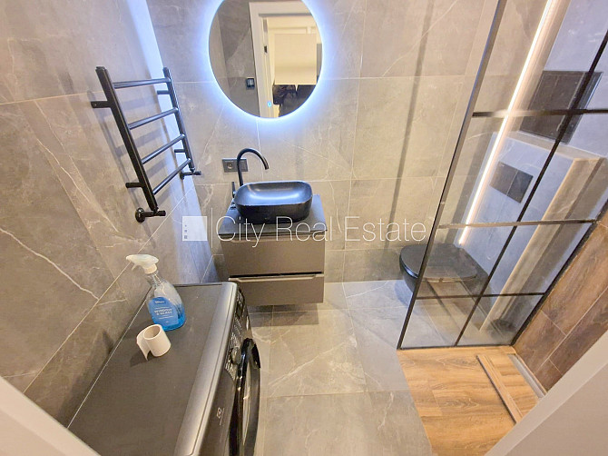 Fasādes māja, renovēta māja, labiekārtots apzaļumots pagalms, ieeja no ielas, ir lifts, Rīga - foto 16