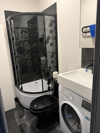 Izīrē studio tipa dzīvokli Rīgas centrā  svaigi pēc kvalitatīva remonta un pilnībā gatavu Rīga - foto 7