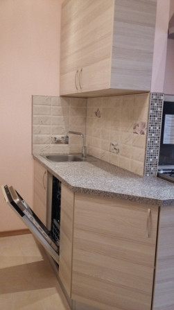 No jūlija vidus piedāvājam ilgtermiņā īrei mājīgu un siltu 3 istabu studio tipa dzīvokli Rīga - foto 2