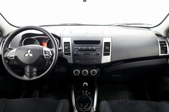 Mitsubishi Outlander Comfort 2.0 Di-D 103kW Таллин - изображение 5