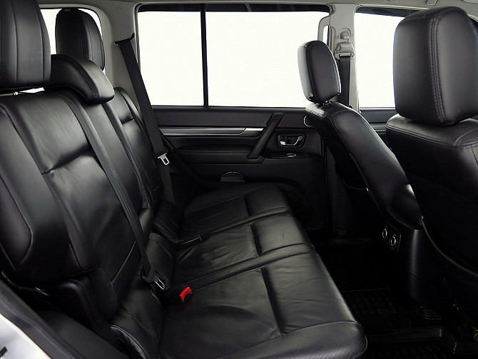 Mitsubishi Pajero Luxury ATM 3.2 Di-D 125kW Tallina - foto 7