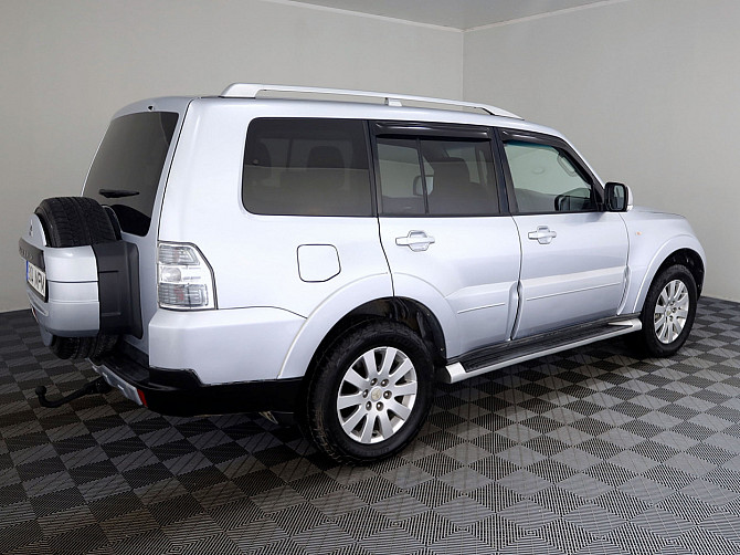 Mitsubishi Pajero Luxury ATM 3.2 Di-D 125kW Tallina - foto 3
