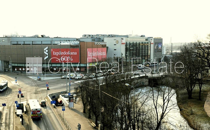 Фасадный дом, вход с улицы, лестничная клетка после косметического ремонта, окна Рига - изображение 20
