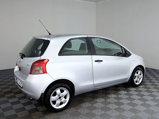 Toyota Yaris Linea Sol A-C 1.3 64kW Таллин - изображение 3