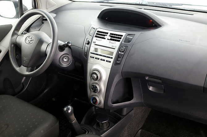 Toyota Yaris Linea Sol A-C 1.3 64kW Таллин - изображение 5