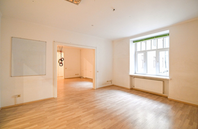 Office in a renovated building in the city center.  There are three large rooms of approximately 20  Рига - изображение 6