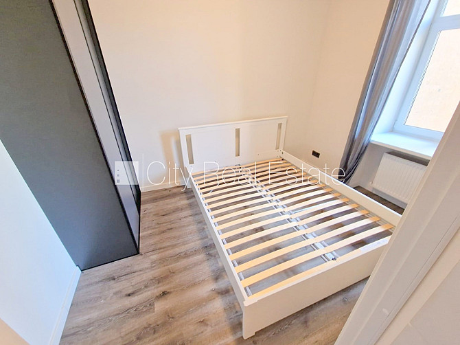 Fasādes māja, renovēta māja, slēgts pagalms, ieeja no ielas, kāpņu telpa pēc kapitālā Rīga - foto 11